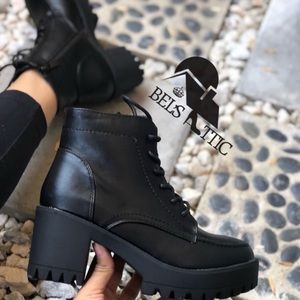 Black boots I’m reposting never worn